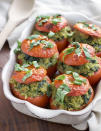 <p>Un mélange savoureux de pesto crémeux, quinoa et épinards frais. </p><p>Découvrir la recette <a href="https://www.staceyhomemaker.com/pesto-spinach-quinoa-stuffed-tomatoes/" rel="nofollow noopener" target="_blank" data-ylk="slk:ici;elm:context_link;itc:0;sec:content-canvas" class="link ">ici</a></p><br>