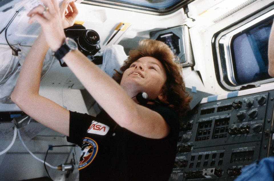 Astronaut Anna Fisher, First Mom in Space, Retires From NASA After 39 Years