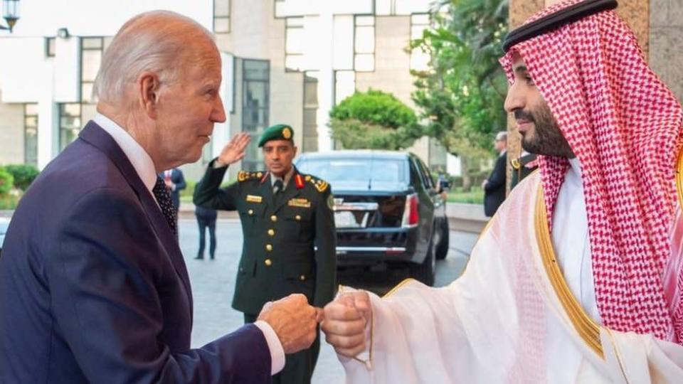 El presidente Biden y el príncipe heredero saudí