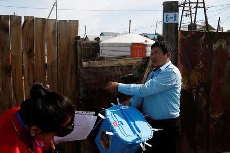 Election officials deliver a ballot box to a private house for remote voting in the upcoming presidential election in Zuunmod, Tuv Aimag, Mongolia, June 25, 2017. REUTERS/B. Rentsendorj