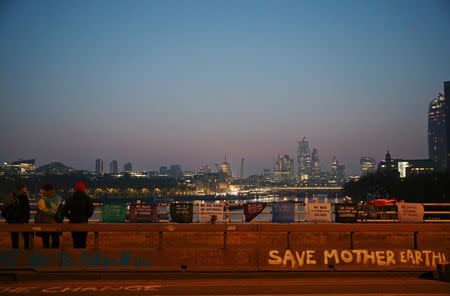 Climate change activists block the centre of Waterloo Bridge during the Extinction Rebellion protest in London, Britain April 17, 2019. REUTERS/Hannah McKay