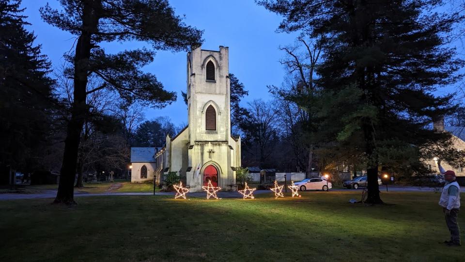 Five Staatsburgh Stars shone at St. James Episcopal Church in Hyde Park during the Advent and Christmas season in December 2022 and January 2023.