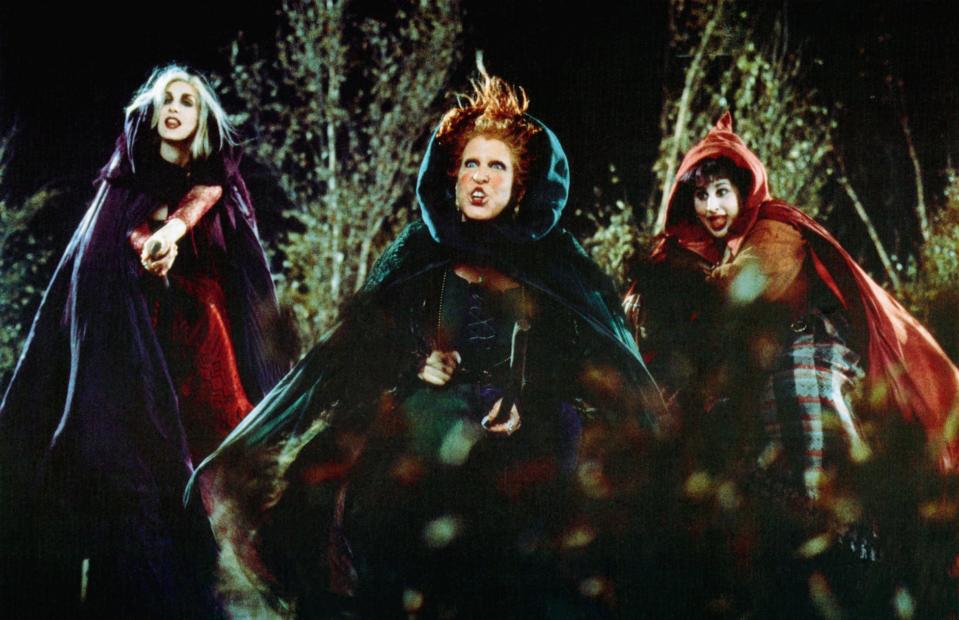 <h1 class="title">HOCUS POCUS, from left: Sarah Jessica Parker, Bette Midler, Kathy Najimy, 1993, © Buena Vista/courte</h1><cite class="credit">Buena Vista Pictures/Courtesy Everett Collection</cite>