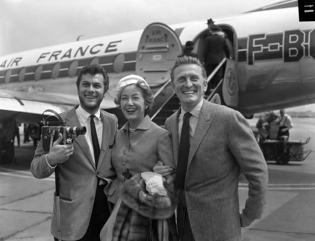 Entertainment – Tony Curtis and Kirk Douglas – Heathrow Airport