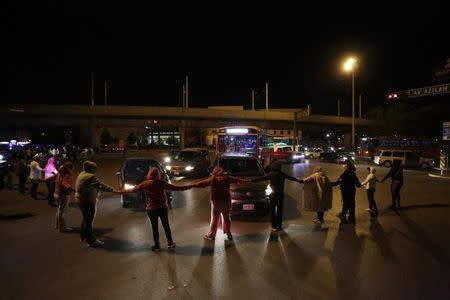 Family members of inmates block a street outside the Topo Chico prison in Monterrey, Mexico, February 11, 2016. REUTERS/Daniel Becerril