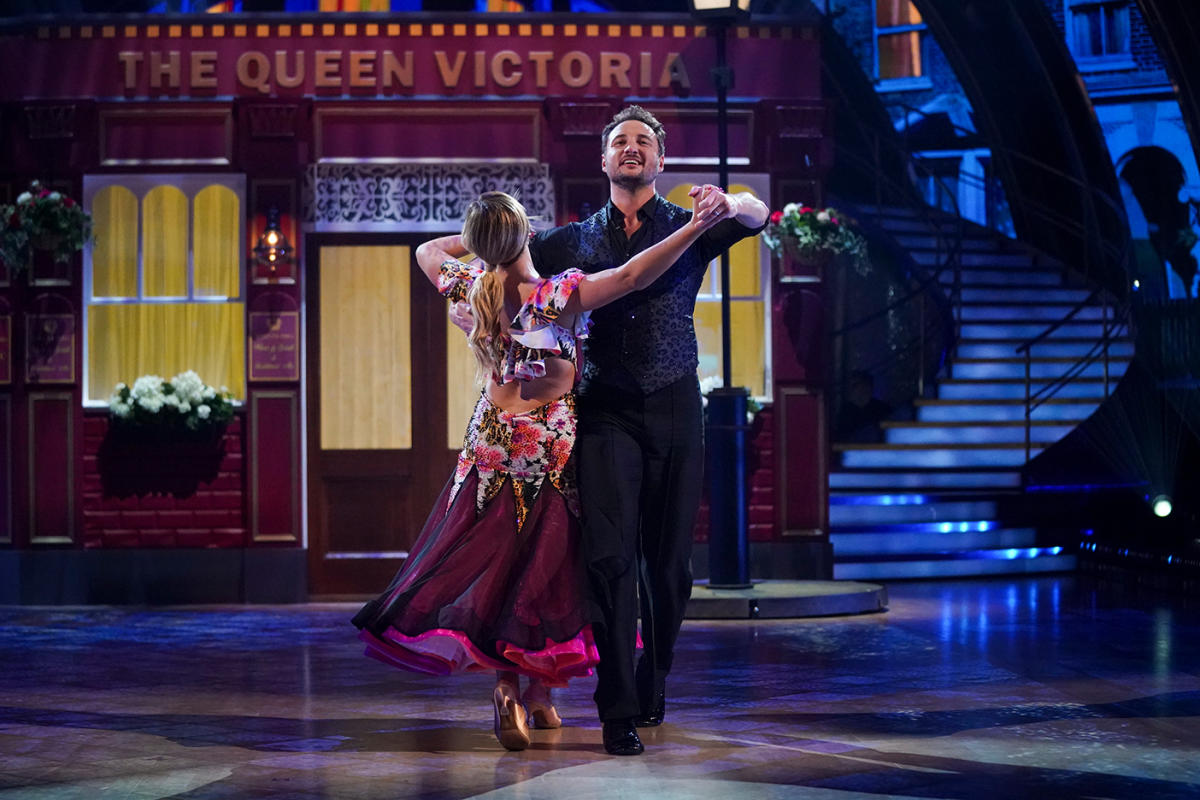 Strictly Come Dancings Odd Bbc Theme Tune Week Splits Opinion As Viewers Call Song Choices 0715