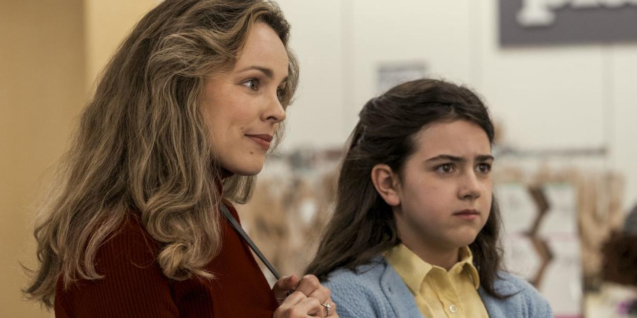 rachel mcadams as barbara dimon and abby ryder fortson as margaret simon in are you there god it’s me, margaret photo credit dana hawley