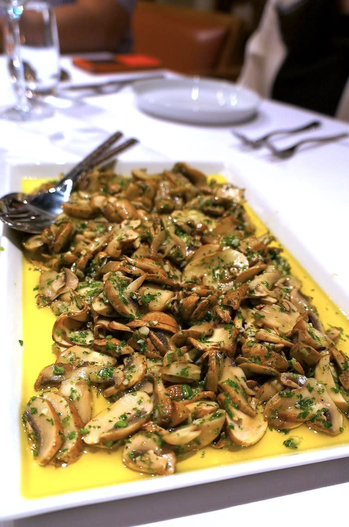 Champiñones al ajillo: The mushroom is very fresh; it still has that crunchy texture, and all the seasonings only elevate the main ingredient without overpowering it.