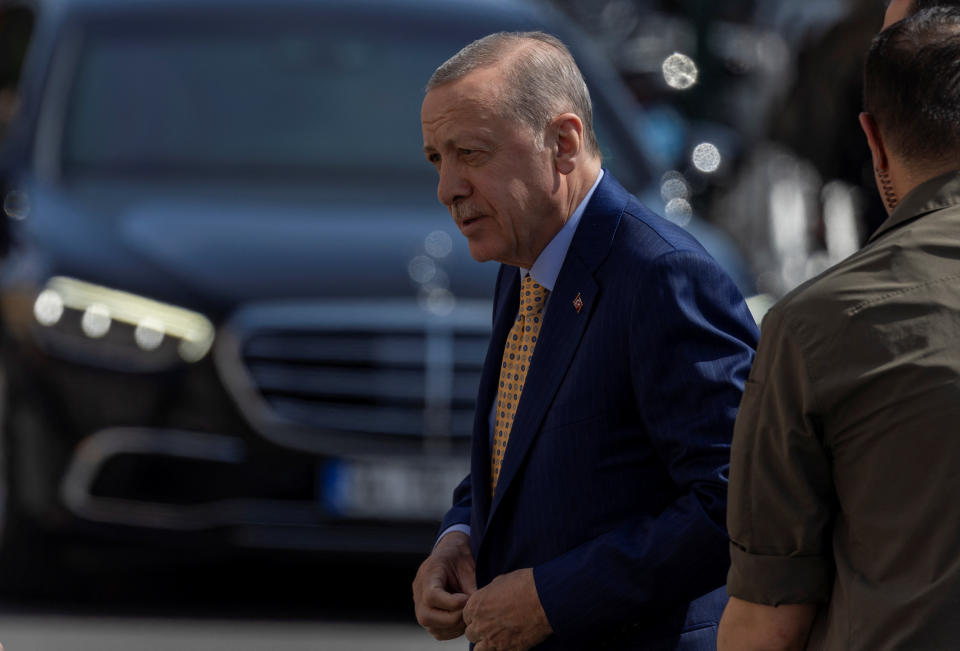 Turkish President Tayyip Erdogan arrives at a polling station to cast his ballot during the local elections in Istanbul, Turkey March 31, 2024. REUTERS/Umit Bektas