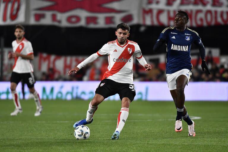 Santiago Simón fue titular en el amistoso de River ante Millonarios de Colombia; ocupó el sector derecho del mediocampo