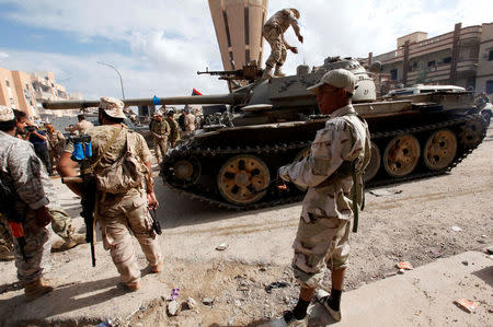 Fighters of Libyan forces allied with the U.N.-backed government gather as they advance against Islamic State holdouts in Ghiza Bahriya district in Sirte, Libya December 1, 2016. REUTERS/Ismail Zitouny