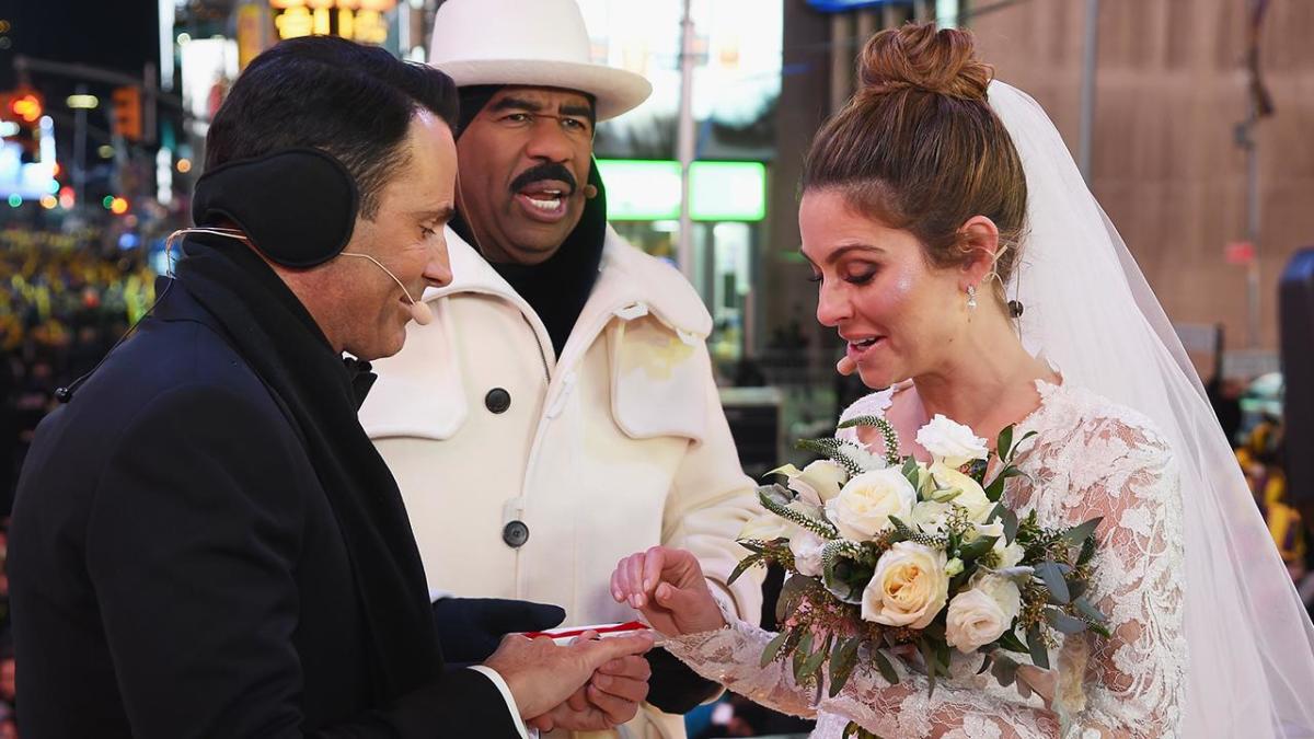 Maria Menounos had a surprise New Year's Eve wedding — and Steve Harvey  officiated - The Boston Globe