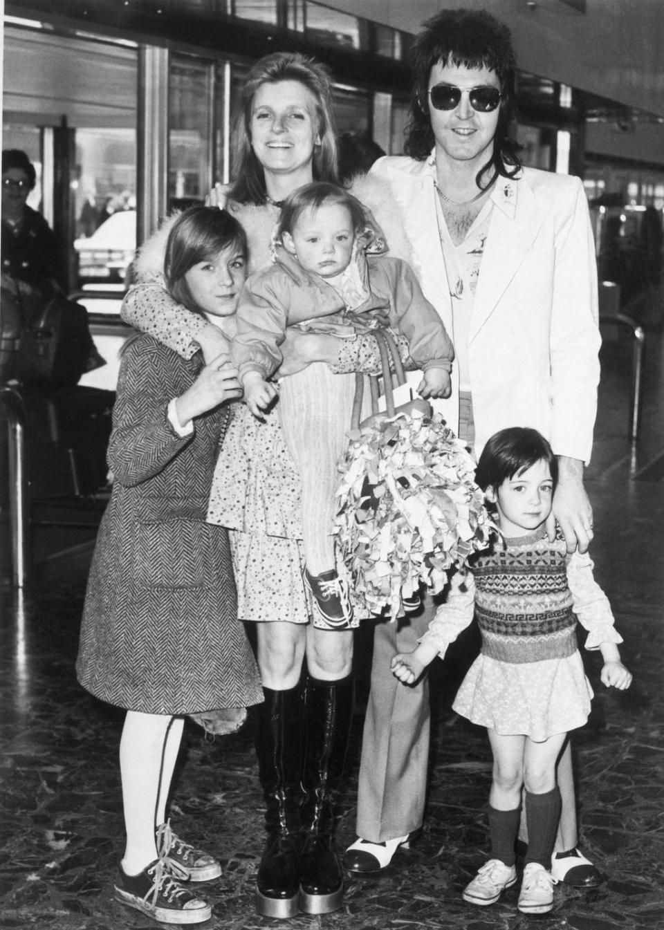 Celebrities at the Airport in the 1970s: The Photos