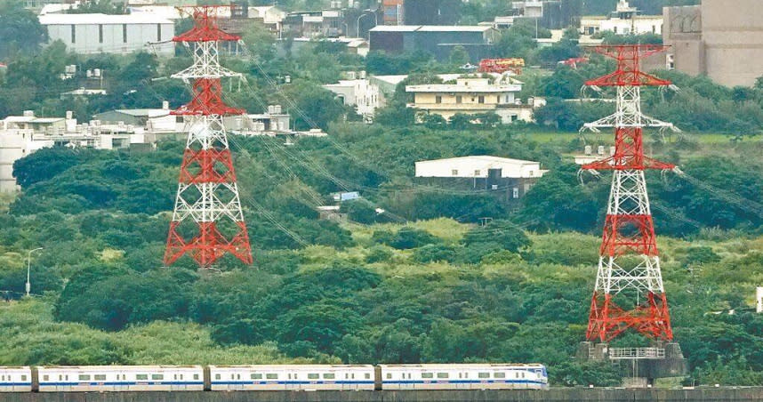 國際燃料價格狂飆，電賣愈多虧愈多，台電將力爭4月電價合理調漲。（圖／報系資料照片）