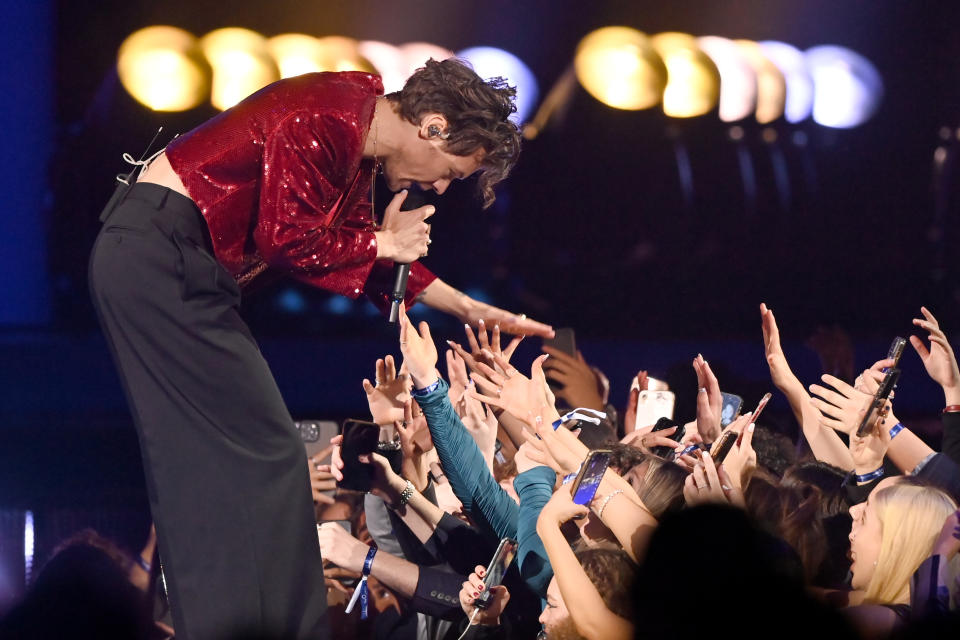 LONDON, ENGLAND - FEBRUARY 11: (EDITORIAL USE ONLY) Harry Styles performs on stage during The BRIT Awards 2023  at The O2 Arena on February 11, 2023 in London, England. (Photo by Dave J Hogan/Getty Images)