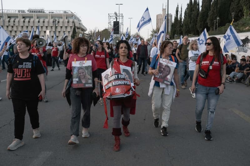 People take part in a protest against Israeli Prime Minister Benjamin Netanyahu in Jerusalem. Nir Alon/ZUMA Press Wire/dpa