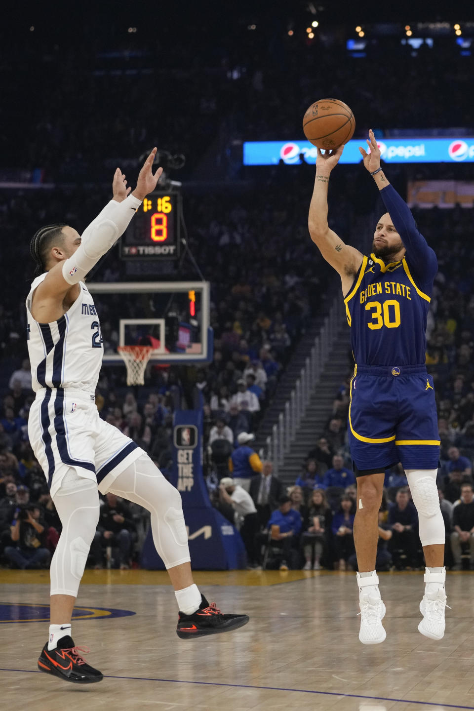 Golden State Warriors guard Stephen Curry, right, shoots a 3-point basket over Memphis Grizzlies forward Dillon Brooks during the first half of an NBA basketball game in San Francisco, Wednesday, Jan. 25, 2023. (AP Photo/Godofredo A. Vásquez)