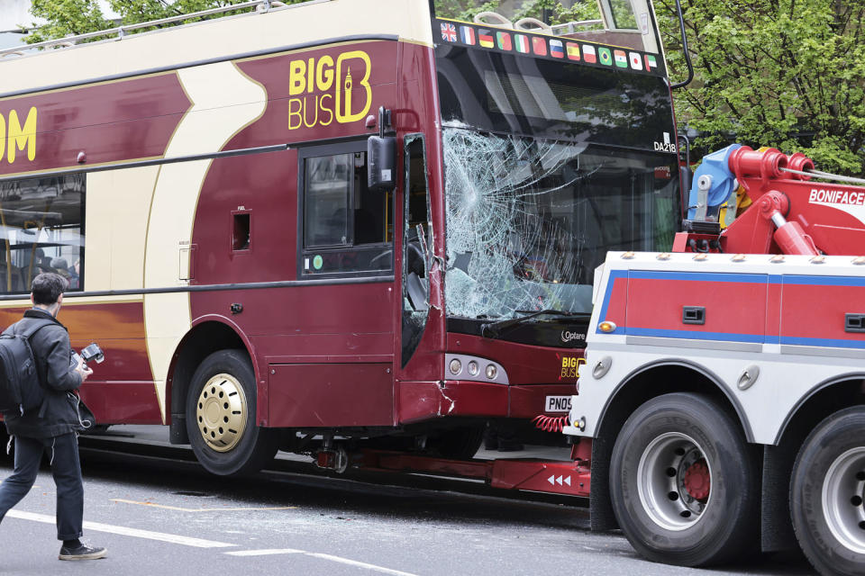 Serviceman injured near Buckingham Palace (Ben Cawthra / Sipa USA via AP)