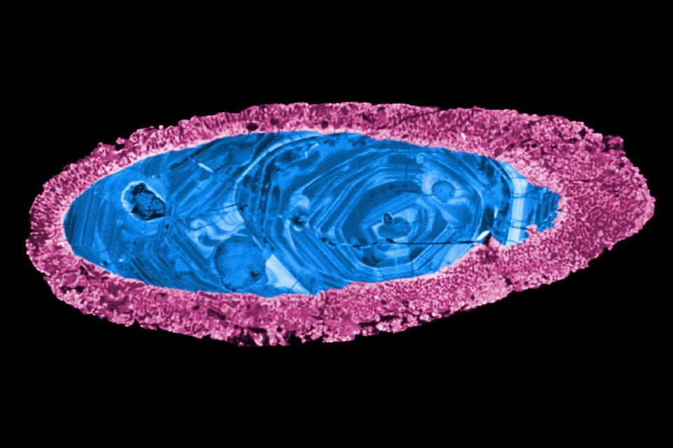 A zircon crystal used to date the crater (Curtin University)