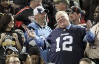 Toronto Mayor Rob Ford watches the CFL eastern final football game between the Toronto Argonauts and the Hamilton Tiger Cats in Toronto, November 17, 2013. REUTERS/Fred Thornhill (CANADA - Tags: SPORT FOOTBALL)