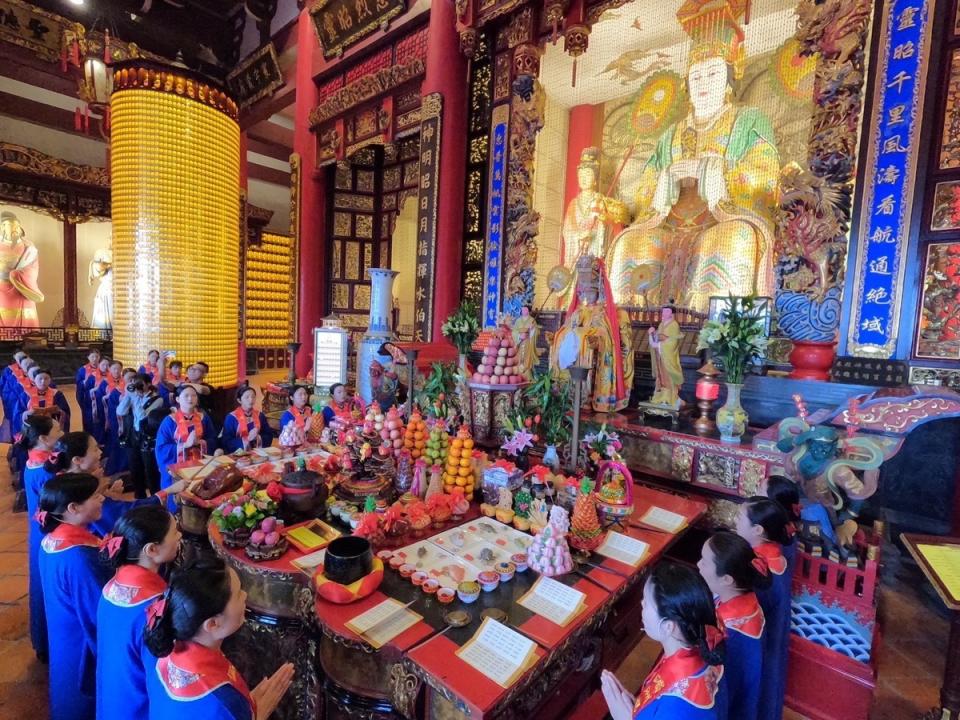 包括西螺福興宮、大甲鎮瀾宮、新港奉天宮等台灣媽祖聯誼會友宮廟，本月16日組團至中國湄洲媽祖祖廟參謁團拜，兩岸宗教交流頻繁。   圖：翻攝自西螺福興宮太平媽臉書