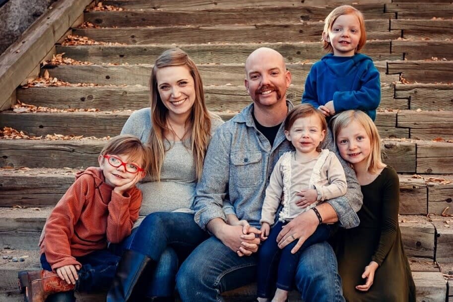 Cody Mooney and his wife, Emma, had four children and one on the way. (Photo: Courtesy of GoFundMe)