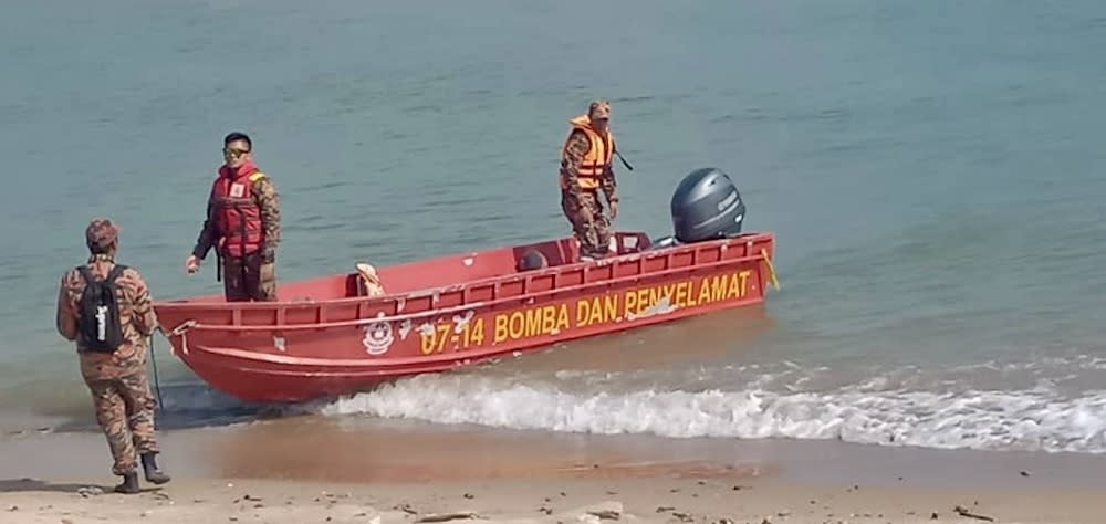 A Fire and Rescue Department boat that is part of the search and rescue (SAR) operation for the missing Singapore couple in Mersing August 13, 2019. — Picture courtesy of Malaysian Maritime Enforcement Agency (MMEA)