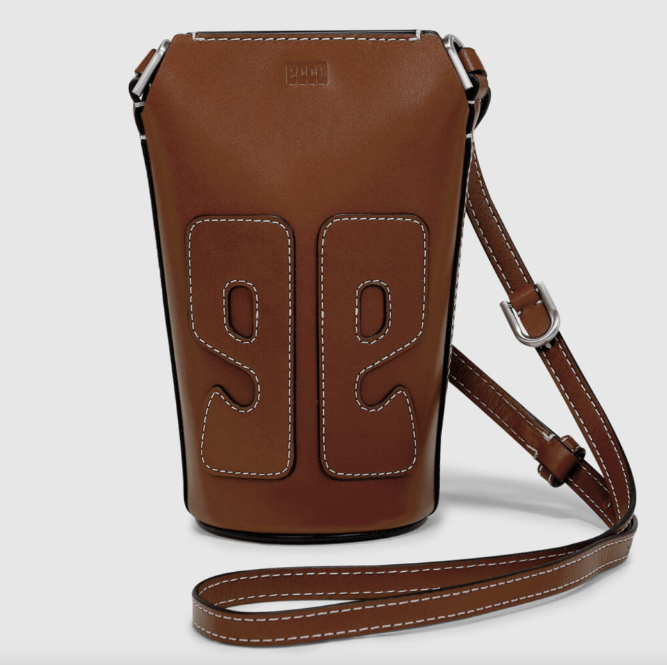 Ecco E Pot Bag in brown leather (Photo via Ecco)