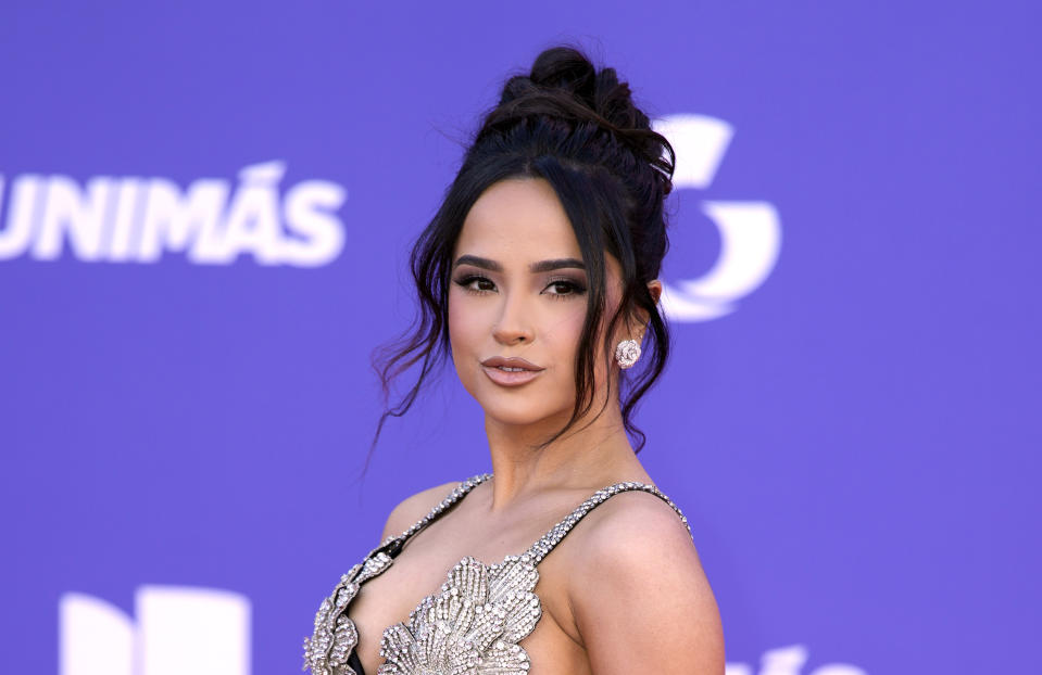 Becky G llega a los Latin American Music Awards el jueves 20 de abril de 2023 en la arena MGM Grand Garden en Las Vegas. (Foto AP/John Locher)