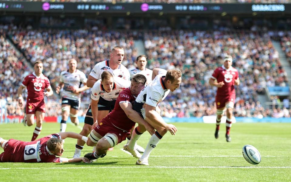 Max Malins of Saracens is held back by Tom Curry of Sale Sharks which leads to a penalty for Saracens - David Rogers/Getty Images