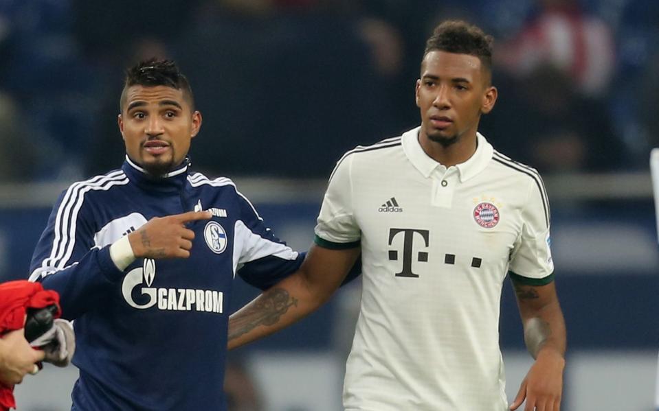 Einst starteten Kevin-Prince (links) und Jerome Boateng Seite an Seite bei Hertha BSC in das Abenteuer Fußball-Bundesliga. Während Jerome im Anschluss mit dem FC Bayern München zweimal das Triple gewann, tingelte Kevin-Prince durch die Welt. Zwölf Vereine später und 14 Jahre nach seinem bis dato letzten Spiel kehrte er 2021 zu Hertha BSC Berlin zurück. Jerome kickt derzeit bei Olympique Lyon. (Bild: Juergen Schwarz / Bongarts / Getty Images)