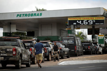 Police cars line up at a gasoline station as they wait to fuel up, in Brasilia, Brazil May 25, 2018. REUTERS/Ueslei Marcelino