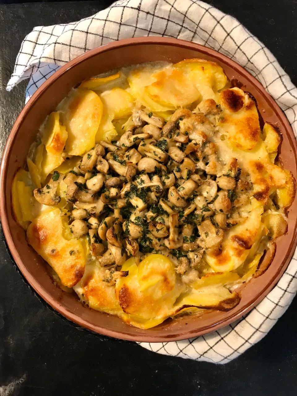 Gratin de pommes de terre et champignons au thym