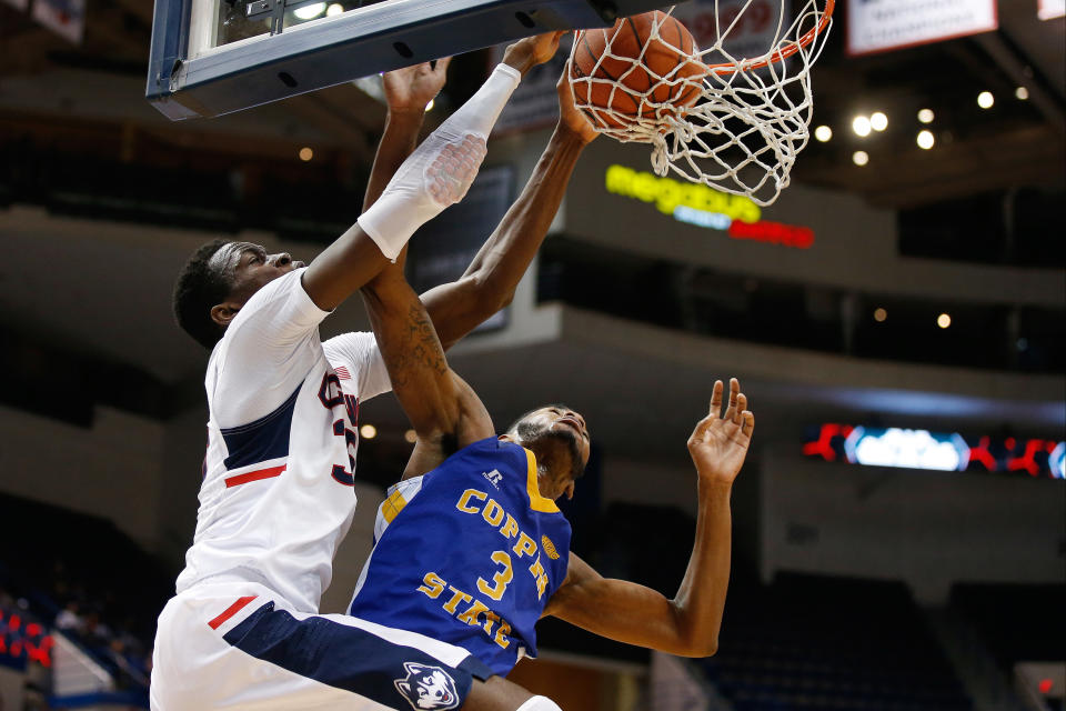 Connecticut Huskies center Amida Brimah dunks against Coppin State. (David Butler II-USA TODAY Sports)