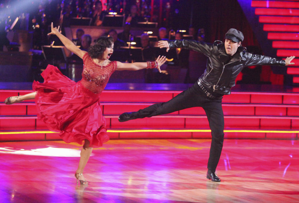 Karina Smirnoff and Gavin DeGraw perform on "Dancing With the Stars."