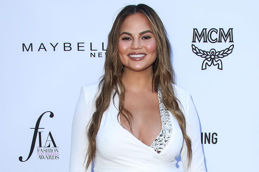 Pregnant Chrissy Teigen Looks Heaven Sent In Ethereal White Gown At Daily Front Row Fashion Awards 