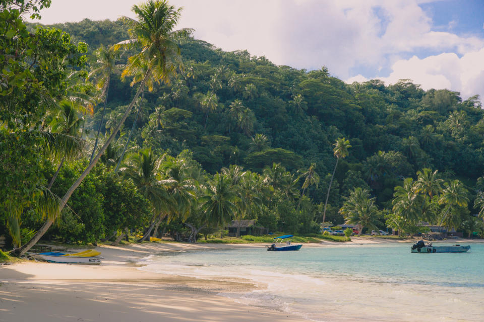 Matira beach is a less visited beach on bora bora. There are no big resorts at the beach, so it is much more unspoiled than other parts of the island.