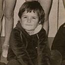 Ist das ein Ballettkurs? Eine Tanzgarde? Welche Mädchen- oder Damenbeine im Hintergrund dieses Fotos zu sehen sind, verriet der Star, der dieses Kinderfoto postete, leider nicht. (Bild: www.instagram.com/orlandobloom)