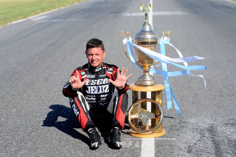 En el Gran Premio Coronación de La Plata 2016, Guillermo Ortelli selló la séptima corona de TC y se convirtió en el segundo piloto con más títulos en la historia de la categoría, por detrás de Juan Gálvez