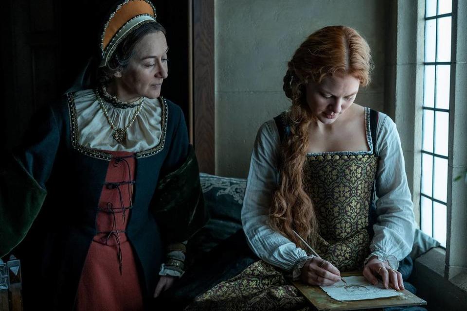 Alexandra Gilbreath and Alicia von Rittberg in Becoming Elizabeth<span class="copyright">Courtesy of Starz</span>