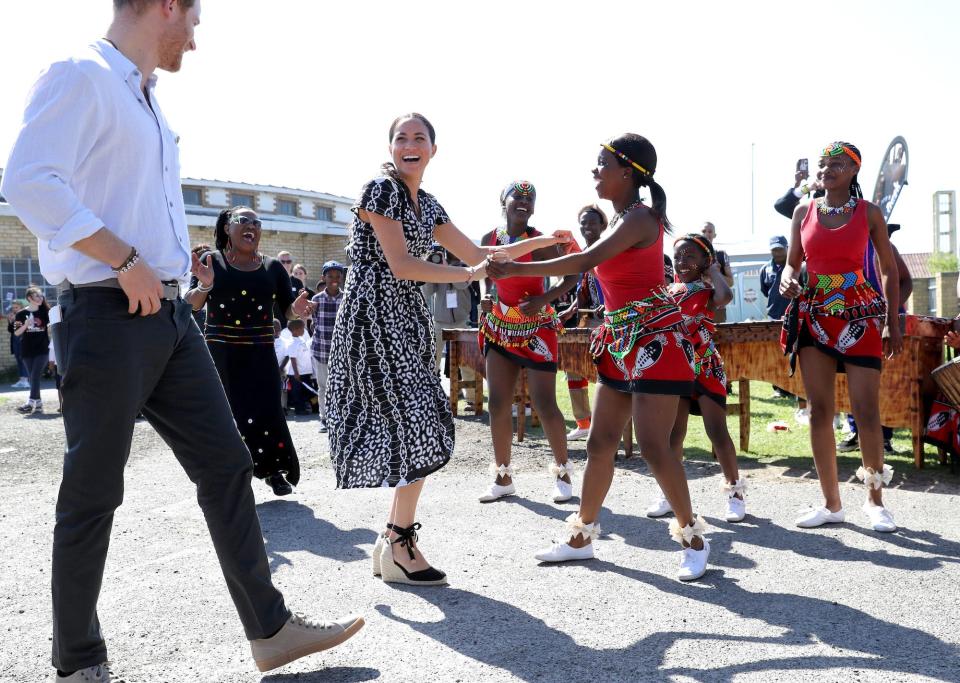 Harry and Meghan Cape Town dancing 2