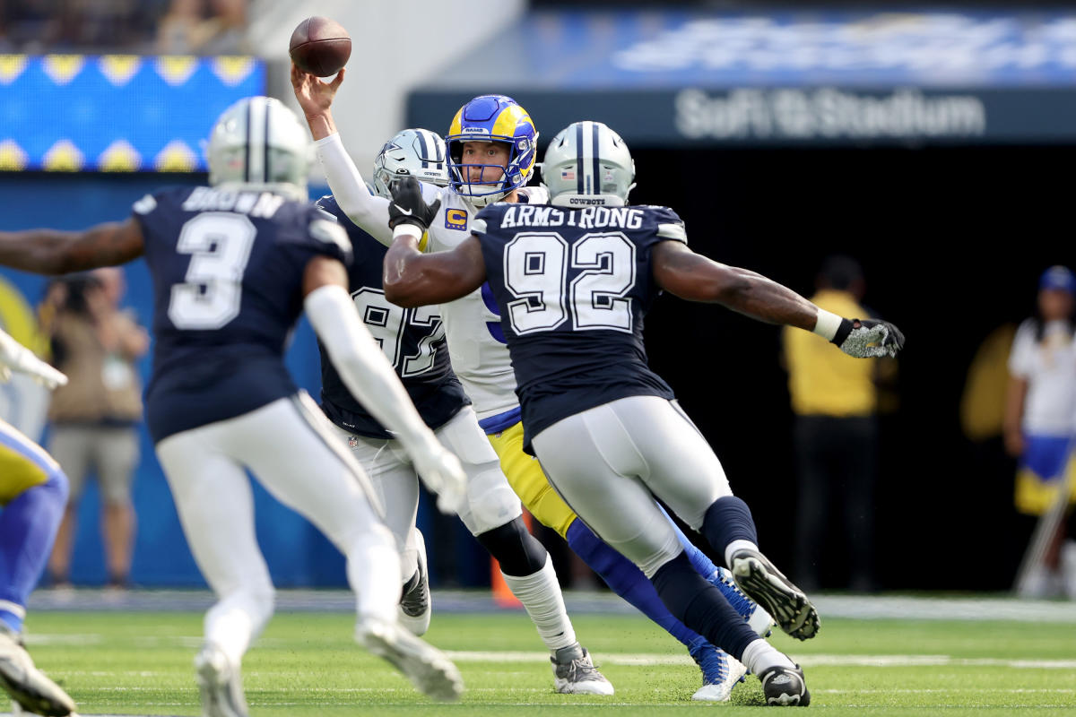 Cowboys defense starts strong with Tank Lawrence strip sack TD against Rams