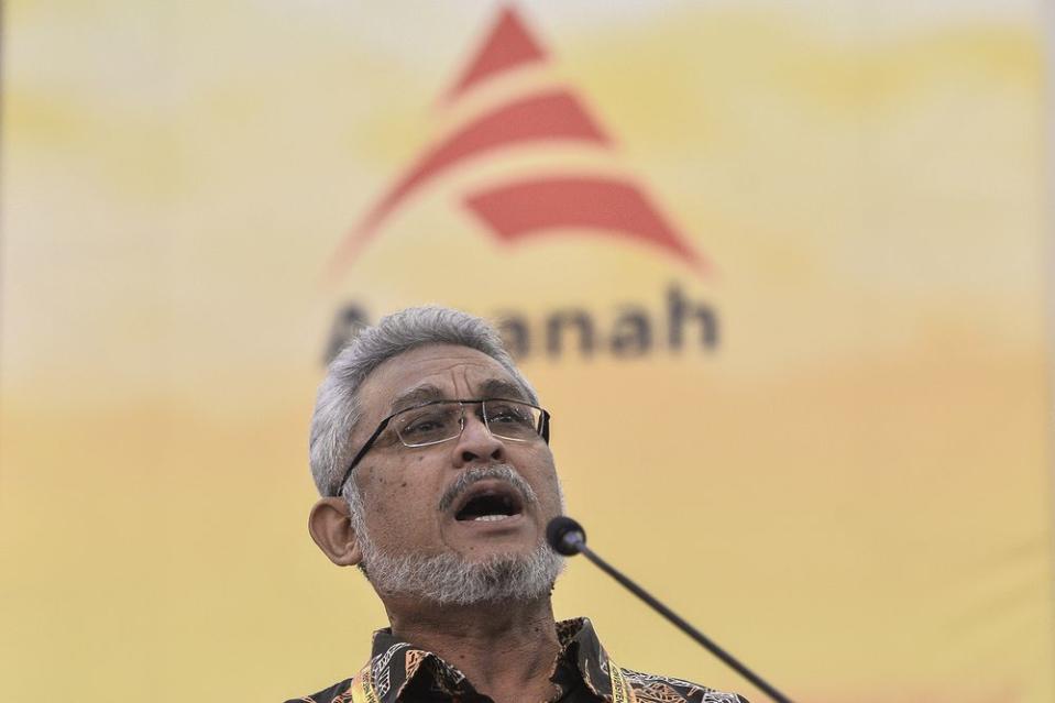 Khalid Samad speaks during the Parti Amanah Negara (AMANAH) National Convention in Shah Alam on December 07,2019. — Picture by Miera Zulyana