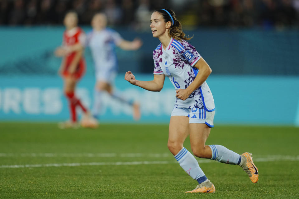 En foto del 5 de agosto del 2023, la española Aitana Bonmati reacciona tras anotar el tercer gol de su equipo en el encuentro ante Suiza en la Copa Mundial femenina. (AP Foto/Abbie Parr)