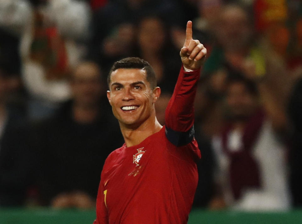葡萄牙足球巨星C羅（Cristiano Ronaldo）轉投至沙烏地阿拉伯勁旅艾納斯（Al Nassr）後，2023年以1.36億美元（約新台幣41億元）成為世界上收入最高的運動員。REUTERS/Pedro Nunes
