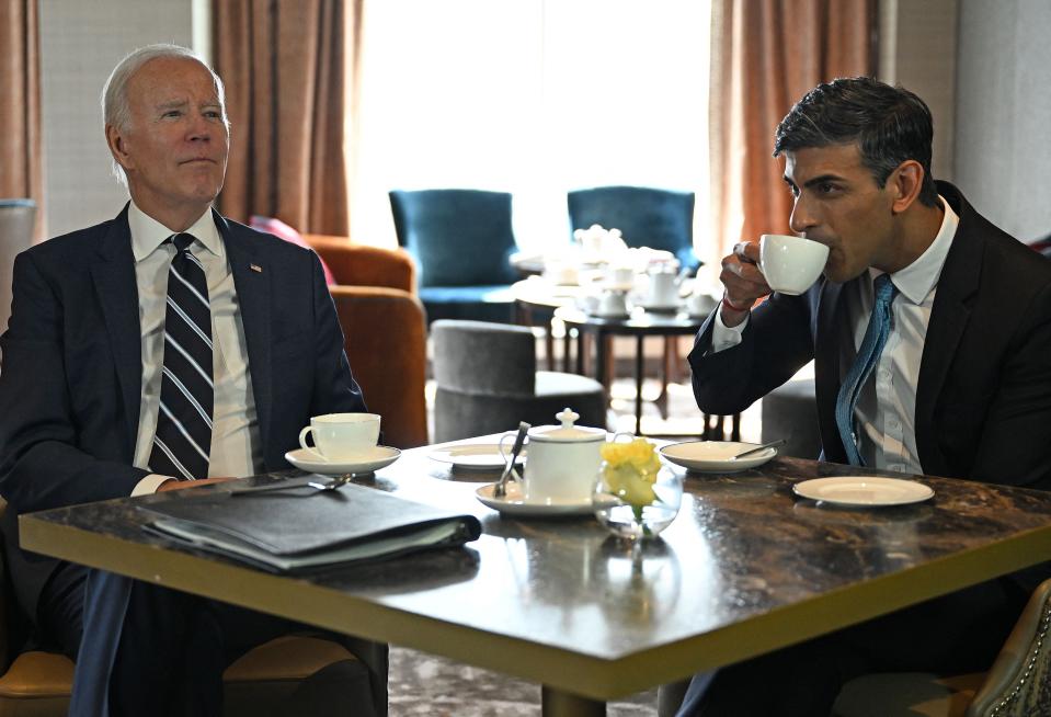 Sunak and Biden in Belfast’s Grand Central Hotel this morning (AFP/Getty)