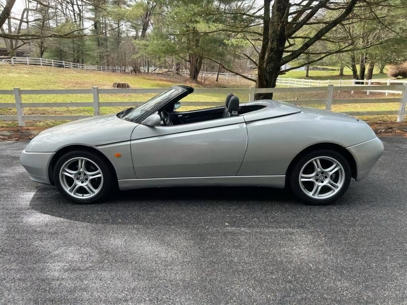 Photo: <a class="link " href="https://boston.craigslist.org/bmw/ctd/d/bellingham-1998-alfa-romeo-spider-ts/7734013754.html" rel="nofollow noopener" target="_blank" data-ylk="slk:Craigslist;elm:context_link;itc:0;sec:content-canvas">Craigslist</a>