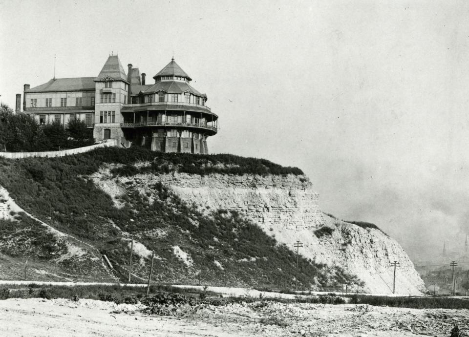 The Bellevue House was perched near the top of the Elm Street Incline going to Clifton. It was architecturally the most beautiful of Cincinnati's four hilltop entertainment houses.