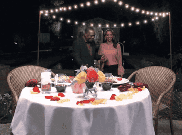 Rodney Peete takes Holly Robinson Peete on a romantic dinner in "Meet the Peetes"