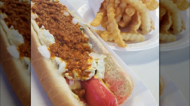 coleslaw chili dog with fries